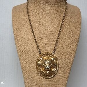 Vintage 70s Napier Gold-tone Repousse Lion Head Pendant Necklace